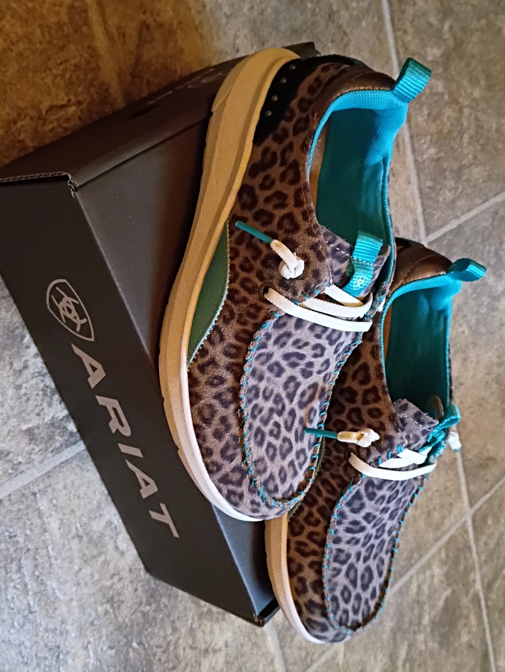 ARIAT Women's Leopard Print Moccasins NWT Shoes W/Teal Trim Size 6.5 - Picture 13 of 15